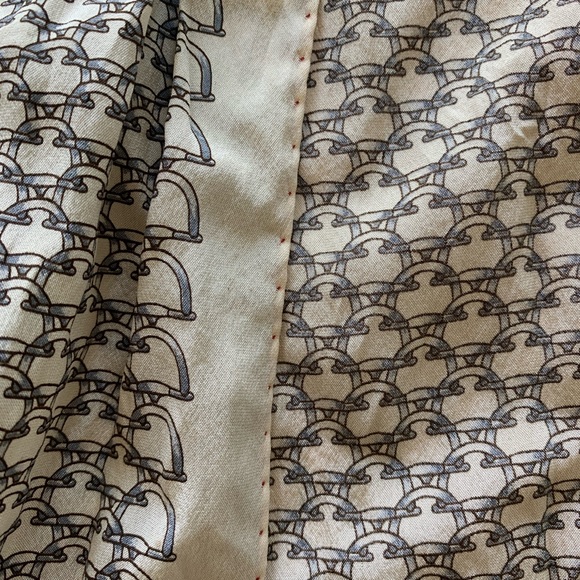 Gucci scarf . DO NOT BUY  I need help identifying/authenticating. - Picture 6 of 7